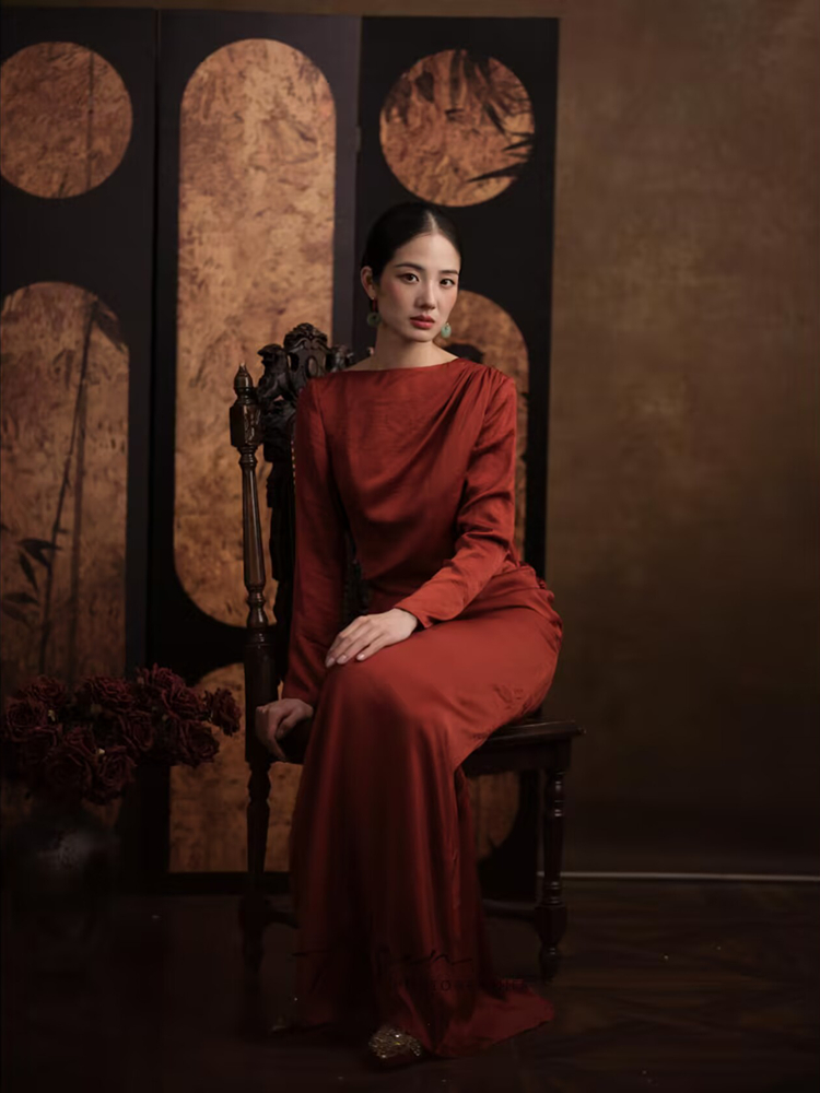 Photography Wedding - ชุดแต่งงานสไตล์วินเทจประจำชาติปี 2026 สำหรับคู่รัก ถ่ายภาพในสตูดิโอ ชุดแต่งงานสีแดงสำหรับเจ้าสาว ชุดคลุมเช้า
